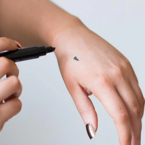 Perfect Wing Eyeliner Stamp & Pen - Buy 10mm Get 12mm Free - Image 4
